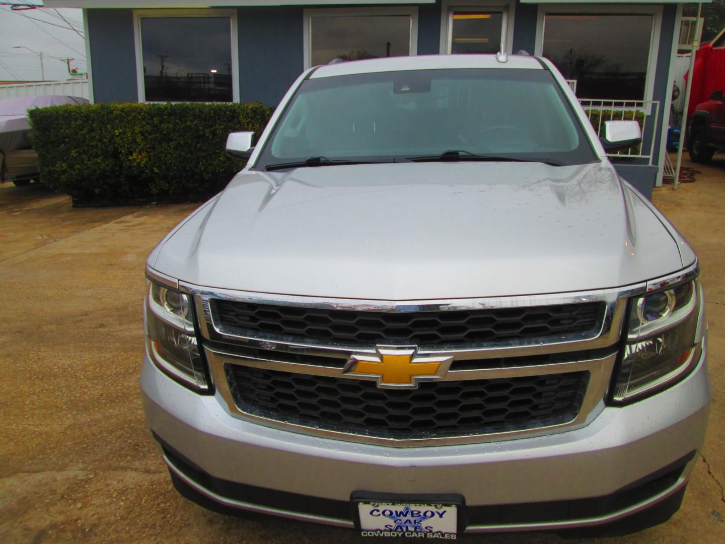 2015 SILVER /BLACK Chevrolet Tahoe (1GNSCBKC4FR) , located at 1815 NE 28th St., Fort Worth, TX, 76106, (817) 625-6251, 32.795582, -97.333069 - Photo#1